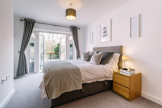 Stylish natural bedroom featuring minimalist furniture and a clean, calming atmosphere – perfect for eco-conscious sleepers.